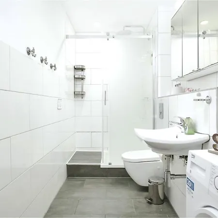 Blue Chili 31 - Stadtwohnung Für 7 - Modern Zentral Karlshorst Wlan Apartment *
